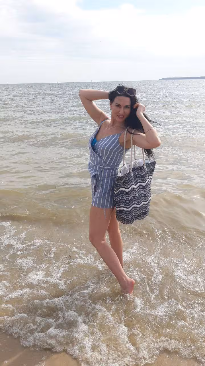 Natali foreign bride makeup