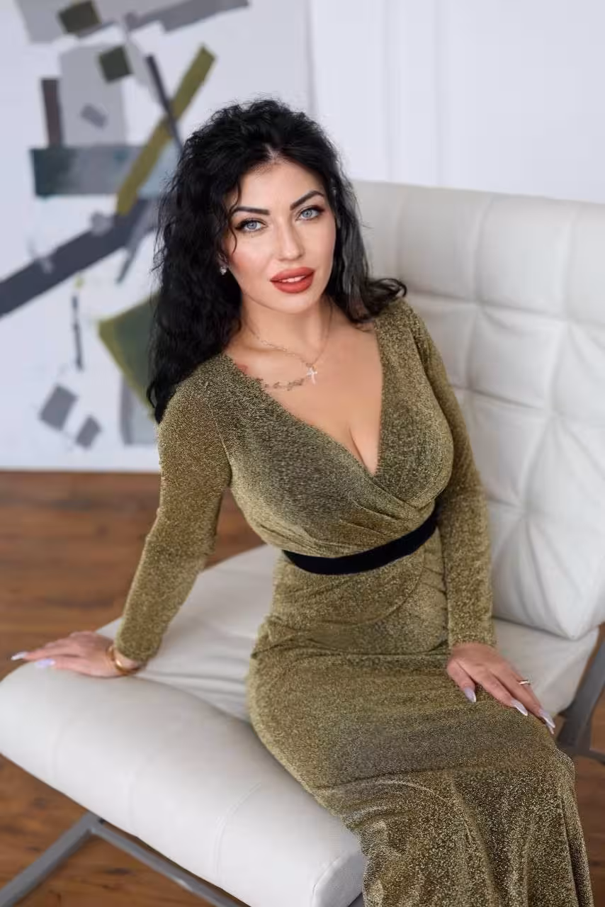 Valeria dating a european