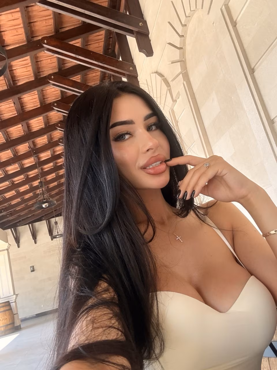 Daniela 24 Romania Romanian bride