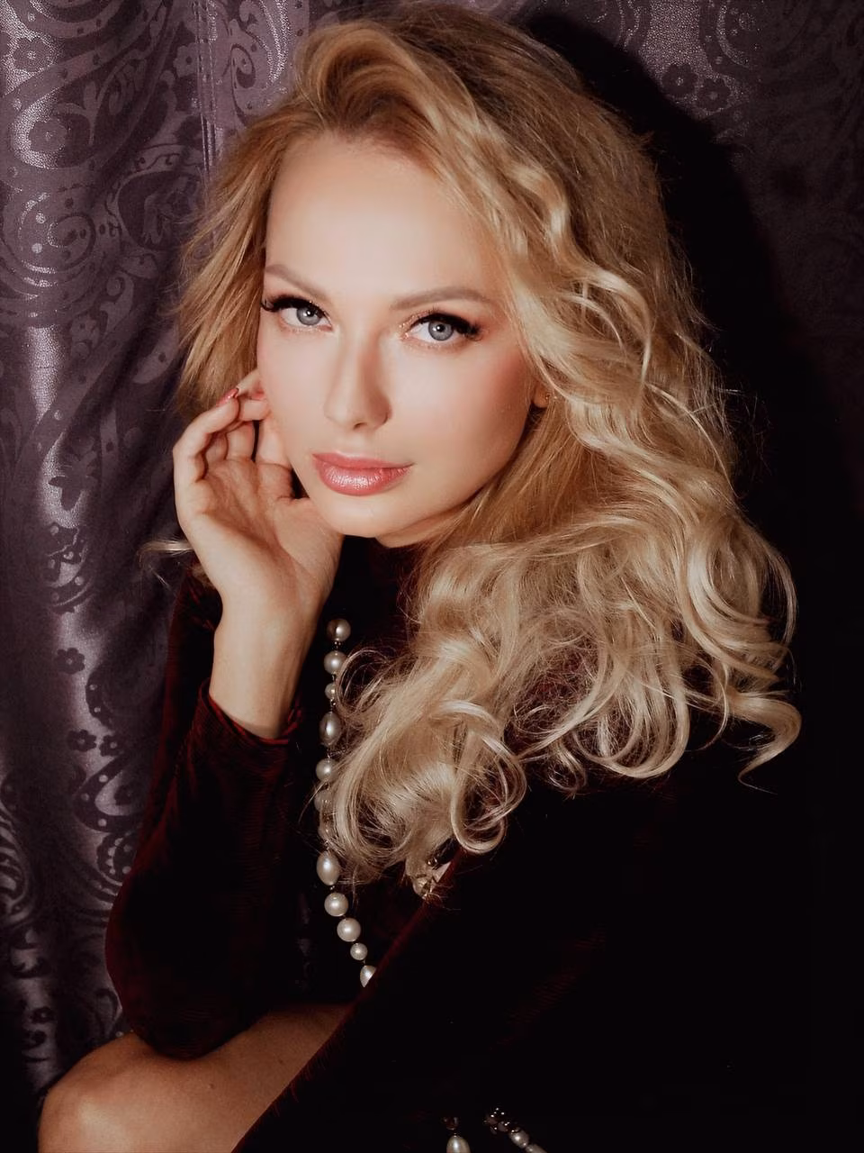 Yulia 40 France Meet girl Yulia