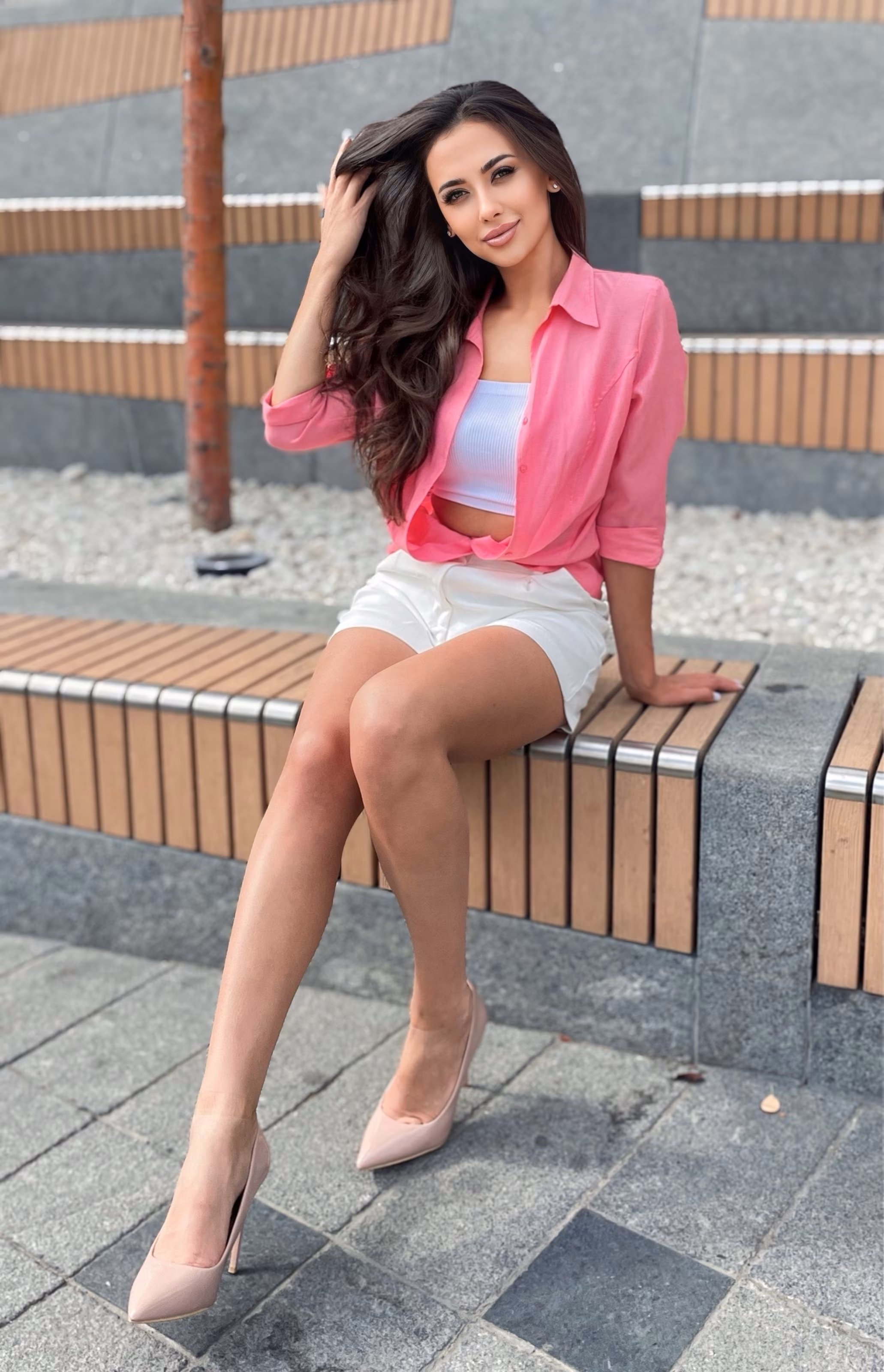 Yana 28 Wroclaw Poland Southern European lady who wants to share her life