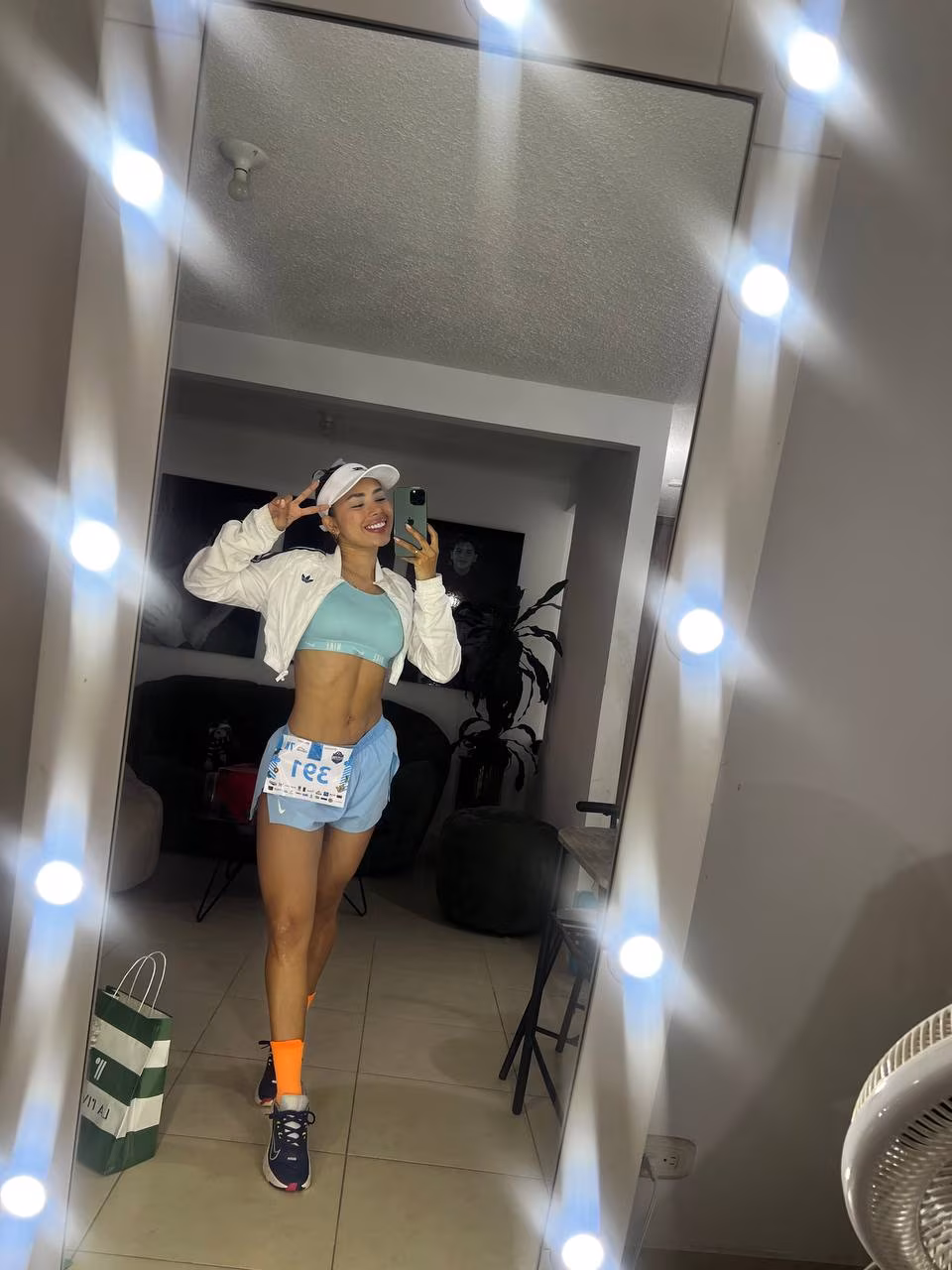 Jenifer 28 Colombia Romantic date Jenifer