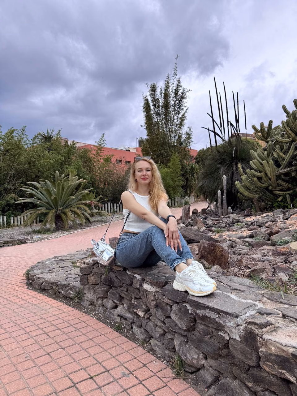 Olena 42 Spain Serious dating Olena